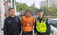 男子到警局求证 却意外发现自己成为网上逃犯