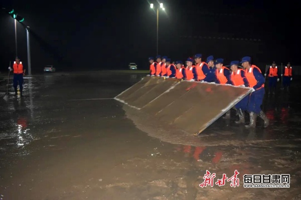 甘肃遭遇罕见暴雨，挑战与应对