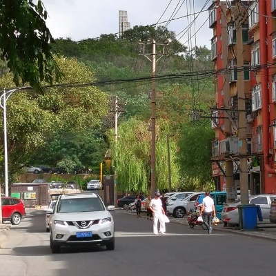 鞍山山洪马路并非水上乐园——一场误解的澄清