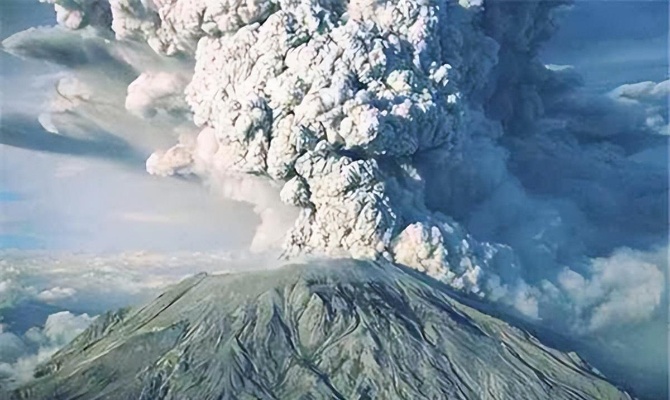 日本樱岛火山喷发，惊人的壮丽与潜在的危险