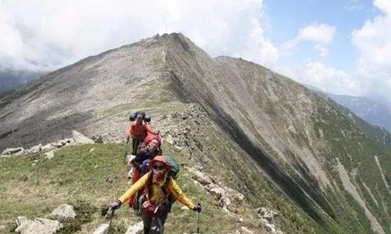 悲剧再现，多人发现鳌太线驴友遗体却无人报警