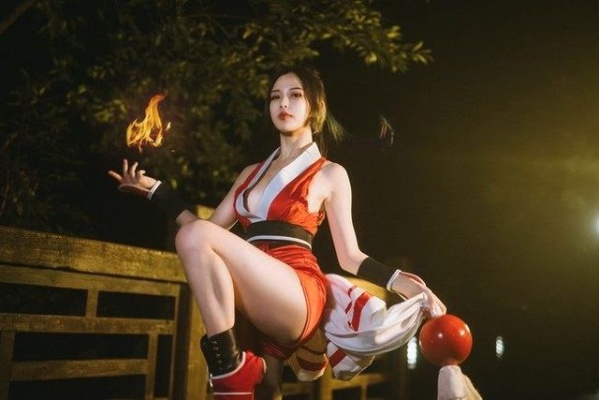 🔥穿越火影，舞动魅影——揭秘不朽的不火舞Cosplay大赏！