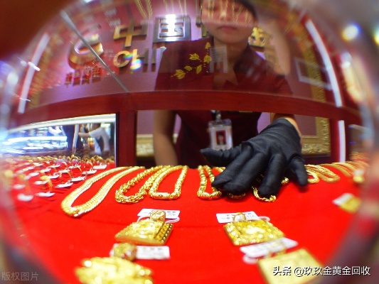 金饰价格持续大涨金店却现闭店潮，市场现象背后的深度解析