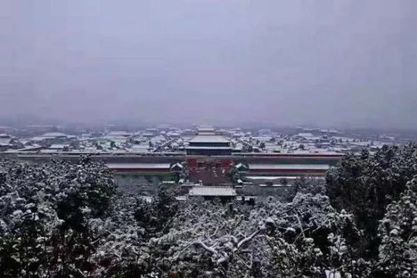 北京初雪，银装素裹下的都市魅力