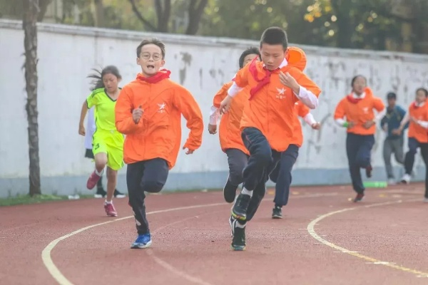 奔跑吧，少年，勇往直前的青春力量