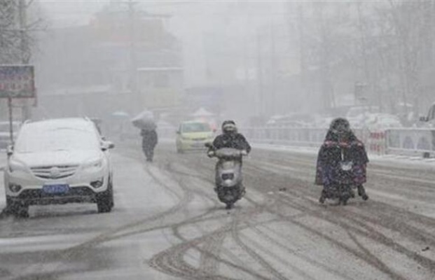 济南暴雪引发交通困境，如何应对恶劣天气下的驾驶挑战